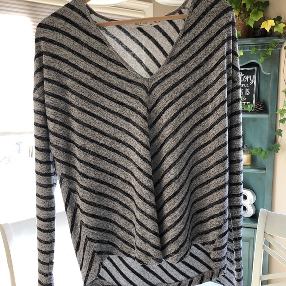 rag & bone Sweaters - Rag & Bone Striped Hudson V-Neck Jersey Sweater Size S